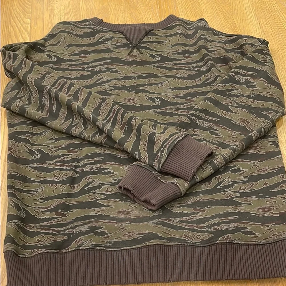 Camouflage Patterned Sweatshirt